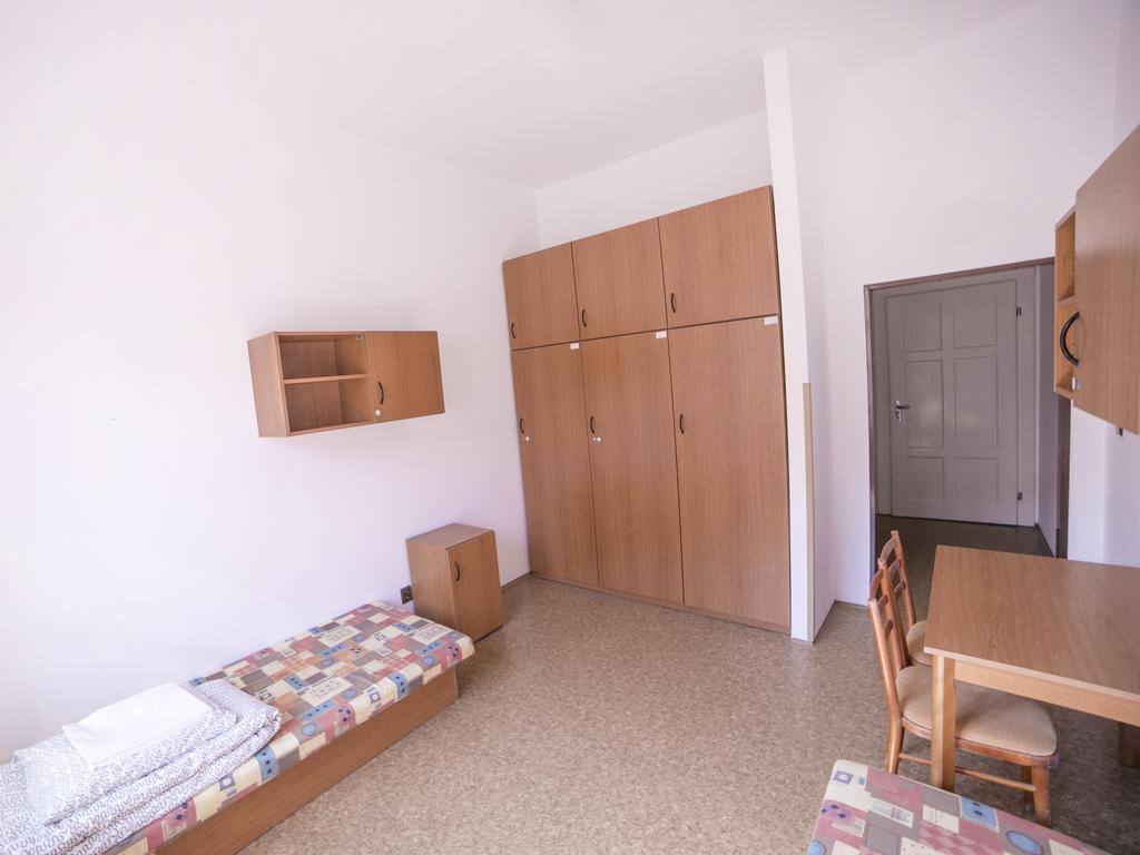 Dizzy Daisy Hostel Прага Номер фото