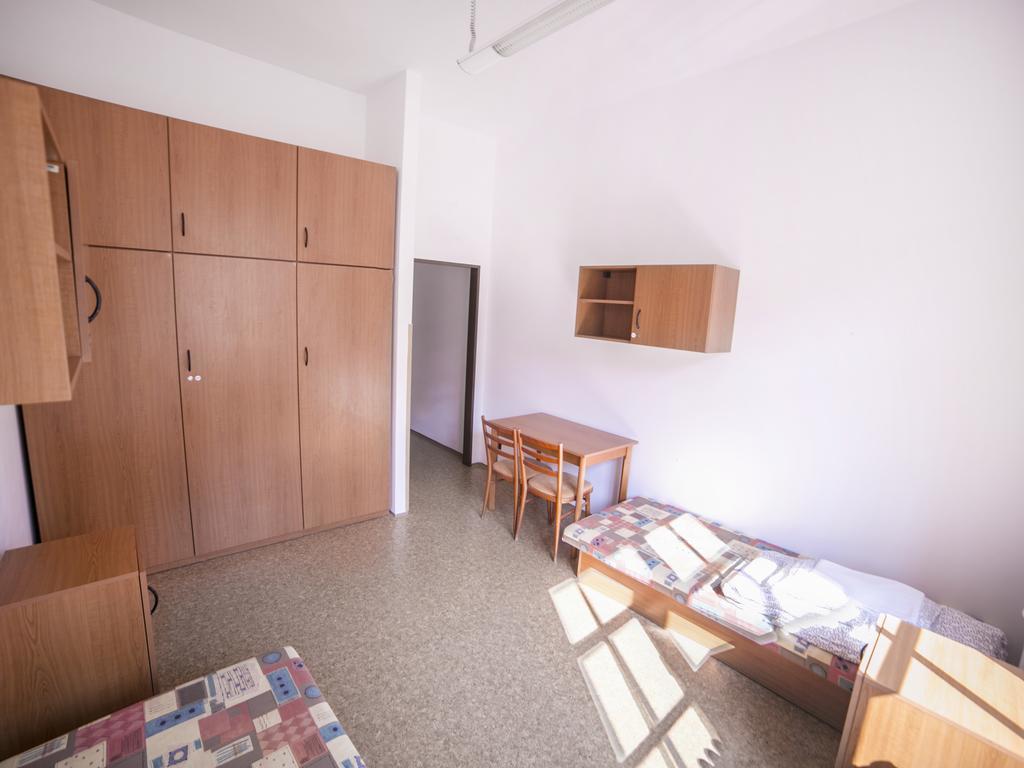 Dizzy Daisy Hostel Прага Номер фото
