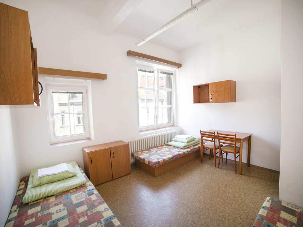 Dizzy Daisy Hostel Прага Номер фото